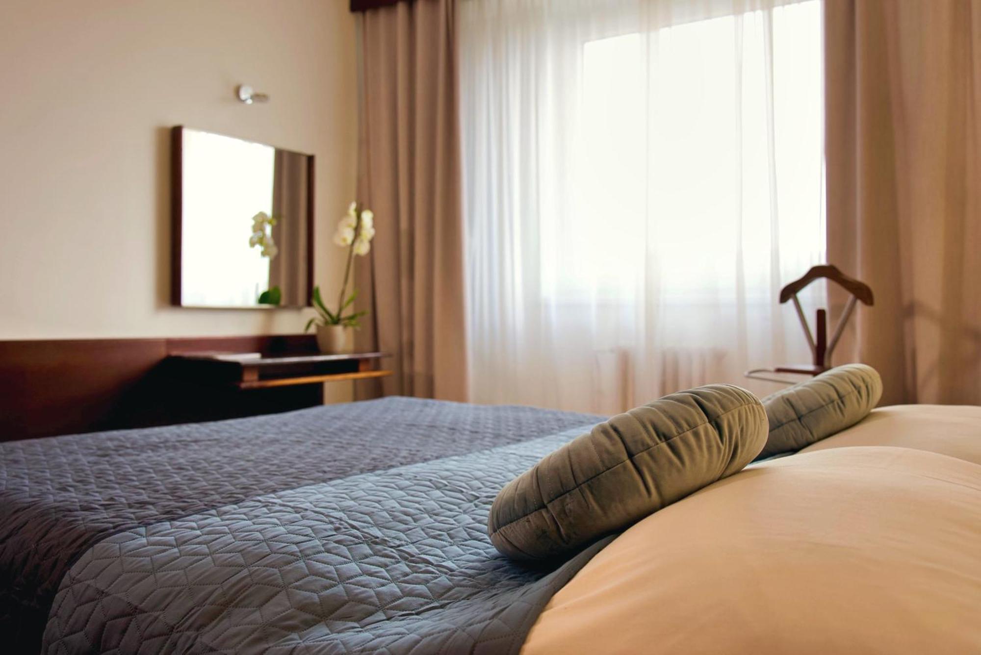 Hotel Merkur - Jablonec Nad Nisou Kültér fotó