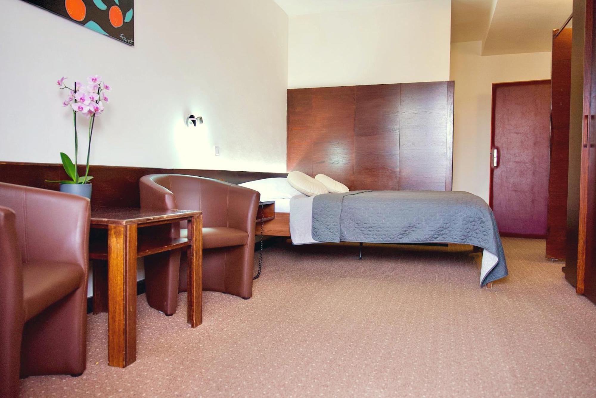 Hotel Merkur - Jablonec Nad Nisou Kültér fotó