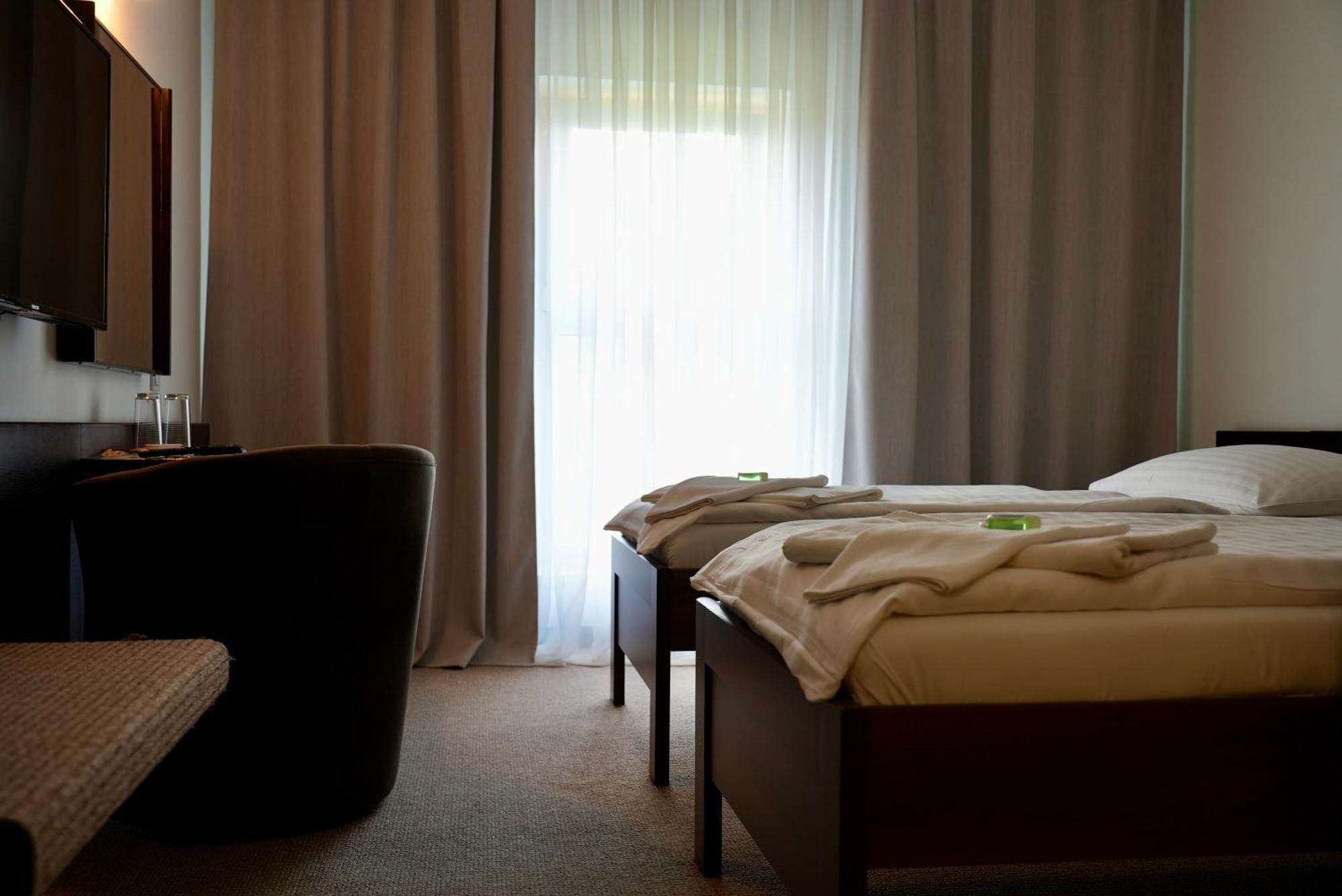 Hotel Merkur - Jablonec Nad Nisou Kültér fotó