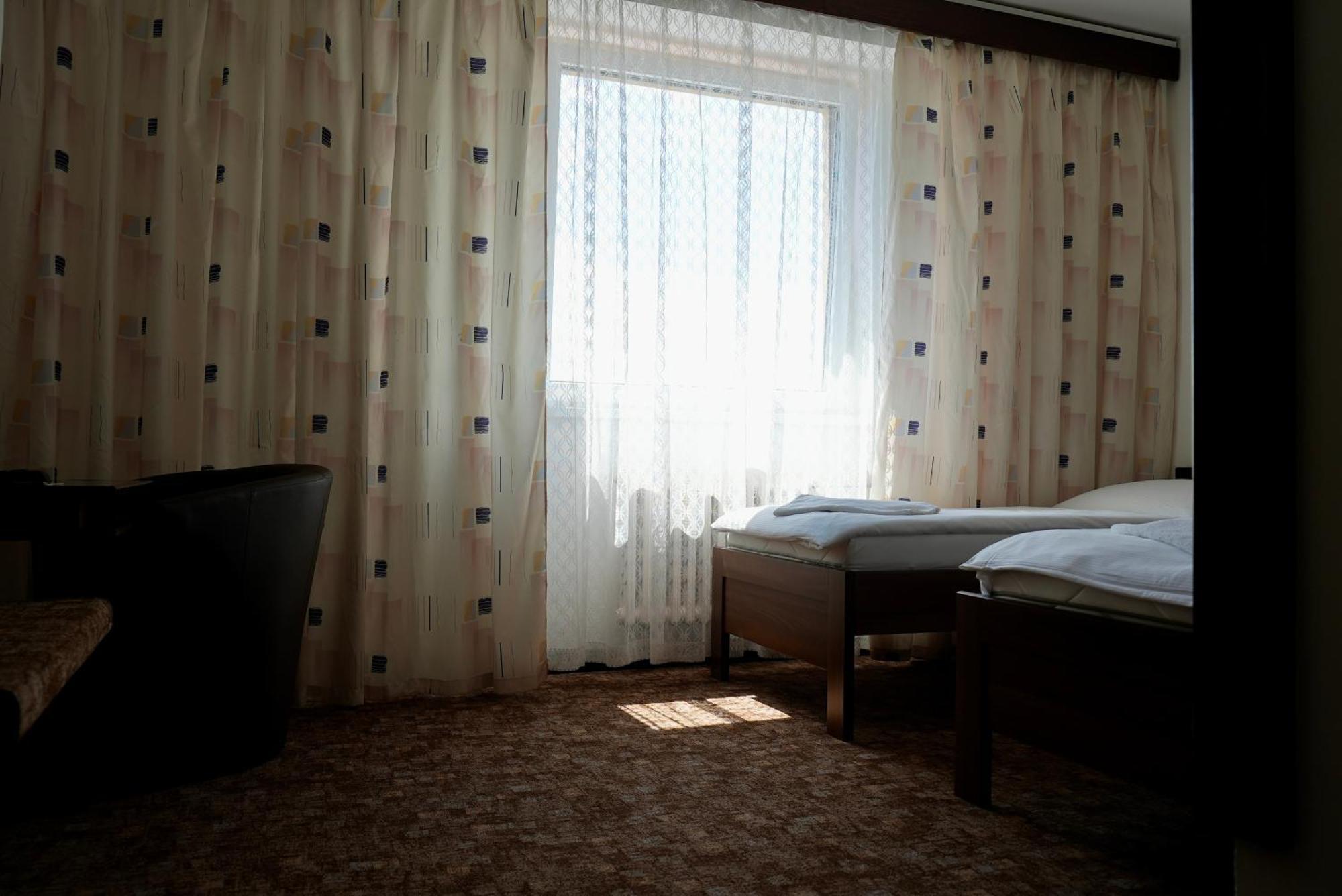 Hotel Merkur - Jablonec Nad Nisou Kültér fotó