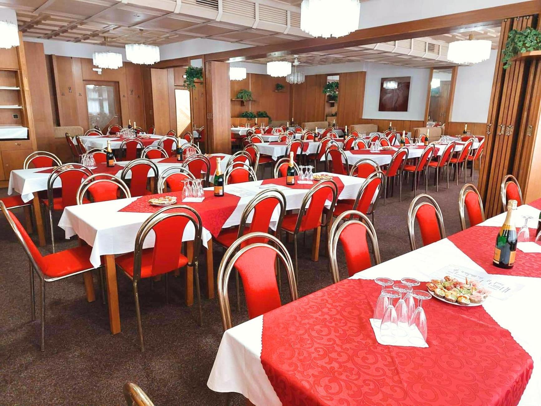 Hotel Merkur - Jablonec Nad Nisou Kültér fotó