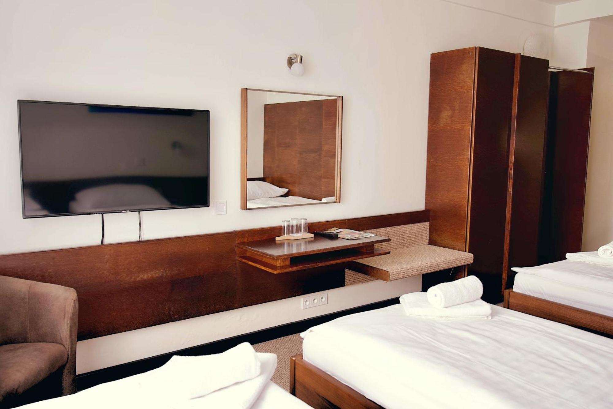 Hotel Merkur - Jablonec Nad Nisou Kültér fotó
