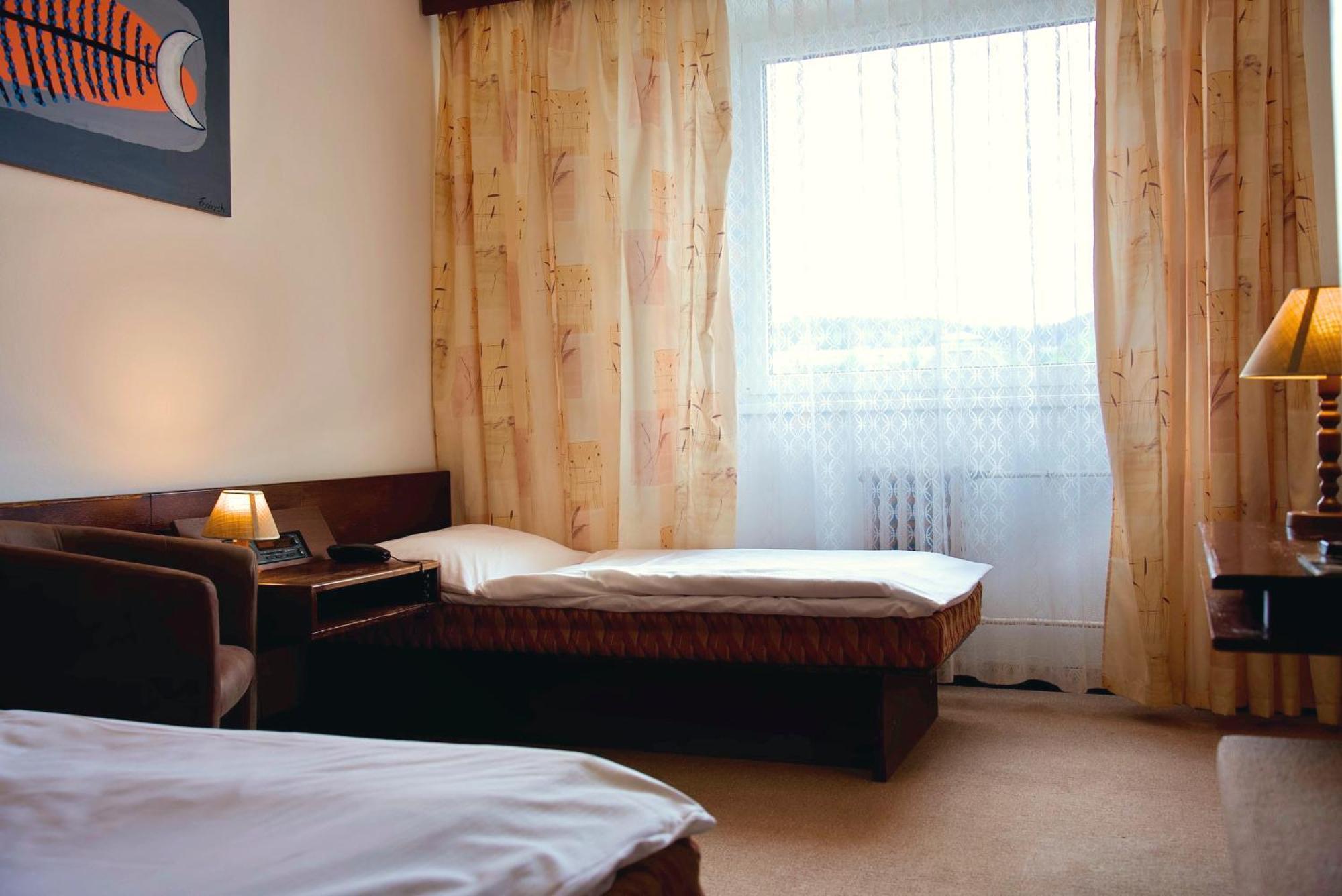 Hotel Merkur - Jablonec Nad Nisou Kültér fotó