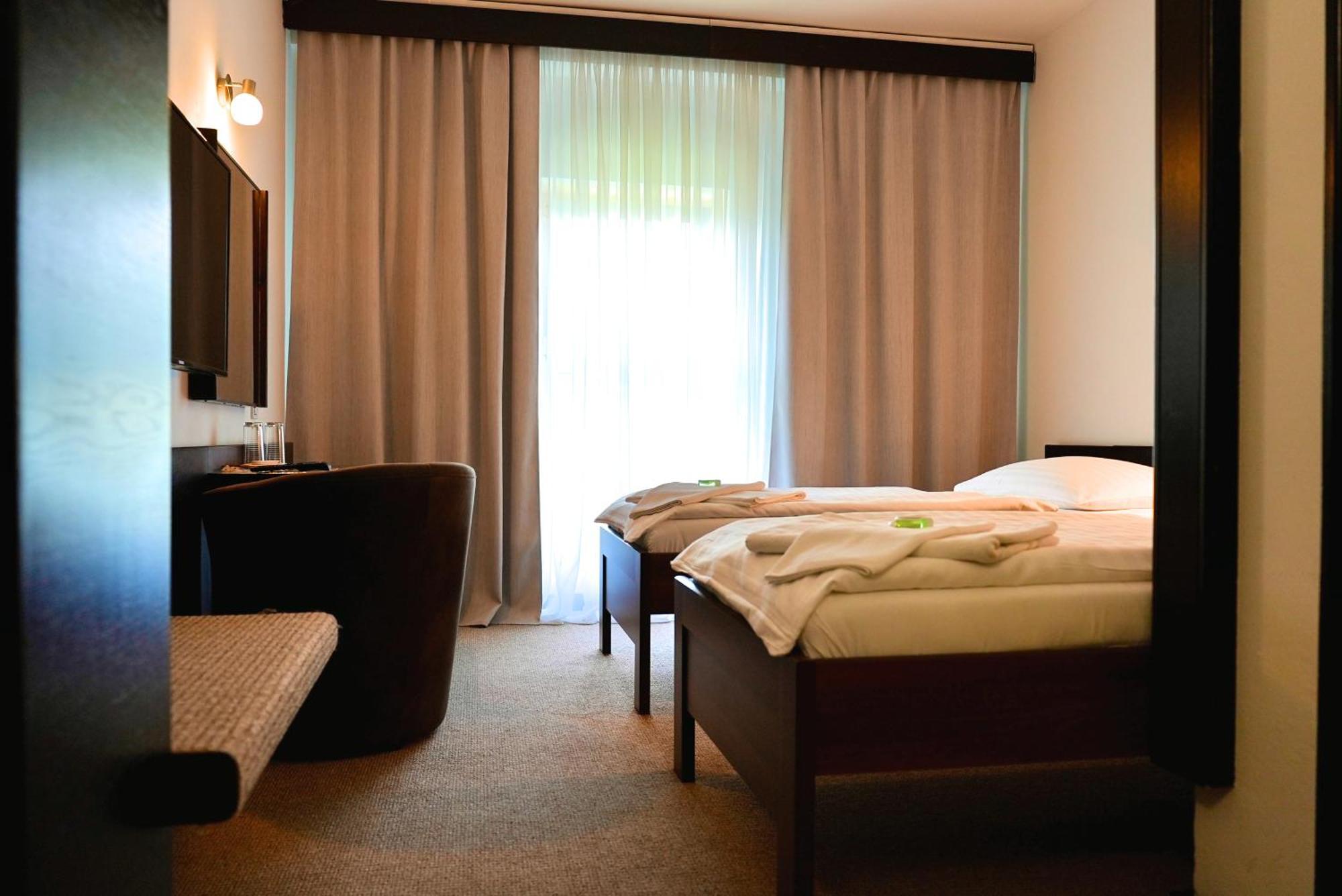 Hotel Merkur - Jablonec Nad Nisou Kültér fotó