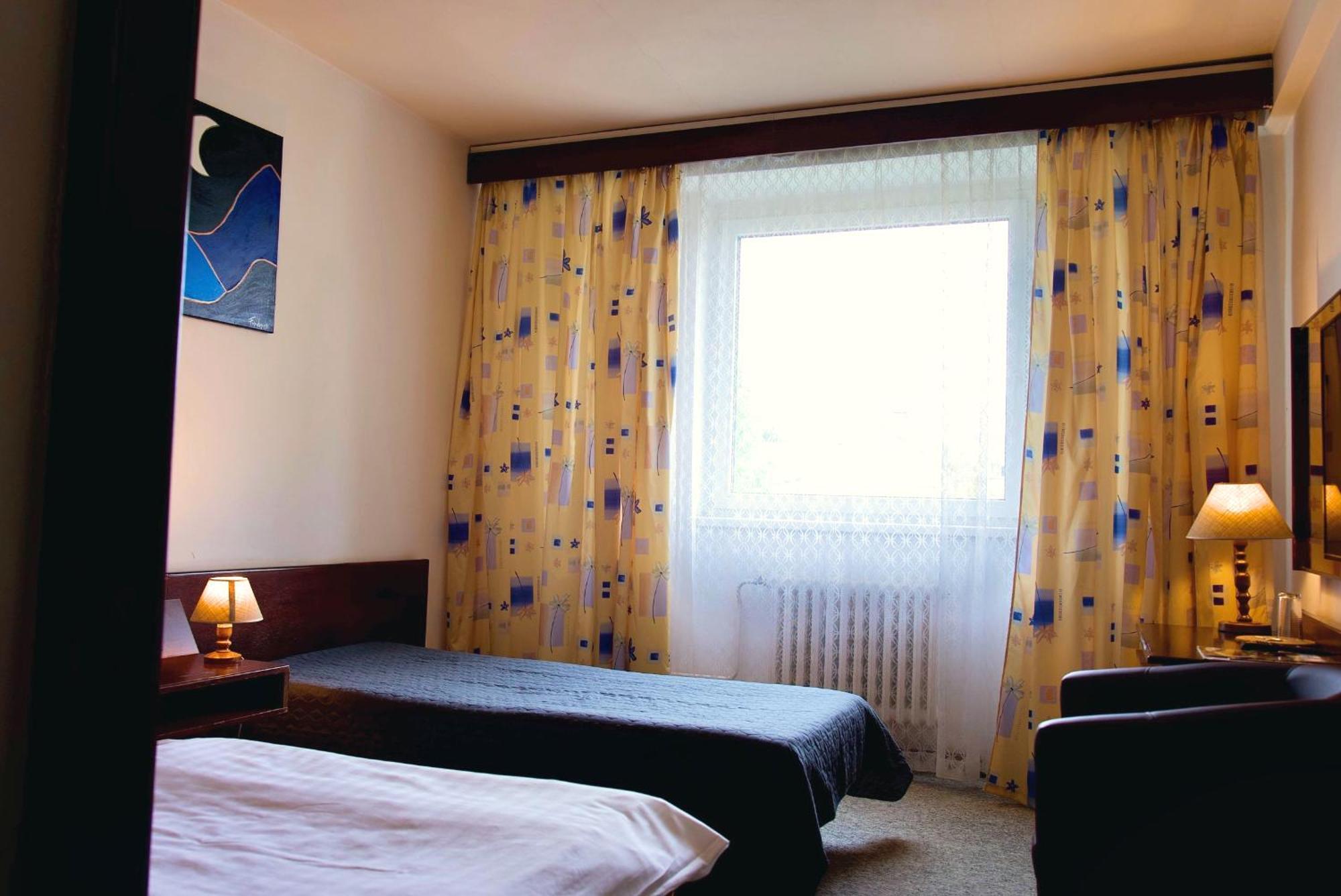 Hotel Merkur - Jablonec Nad Nisou Kültér fotó