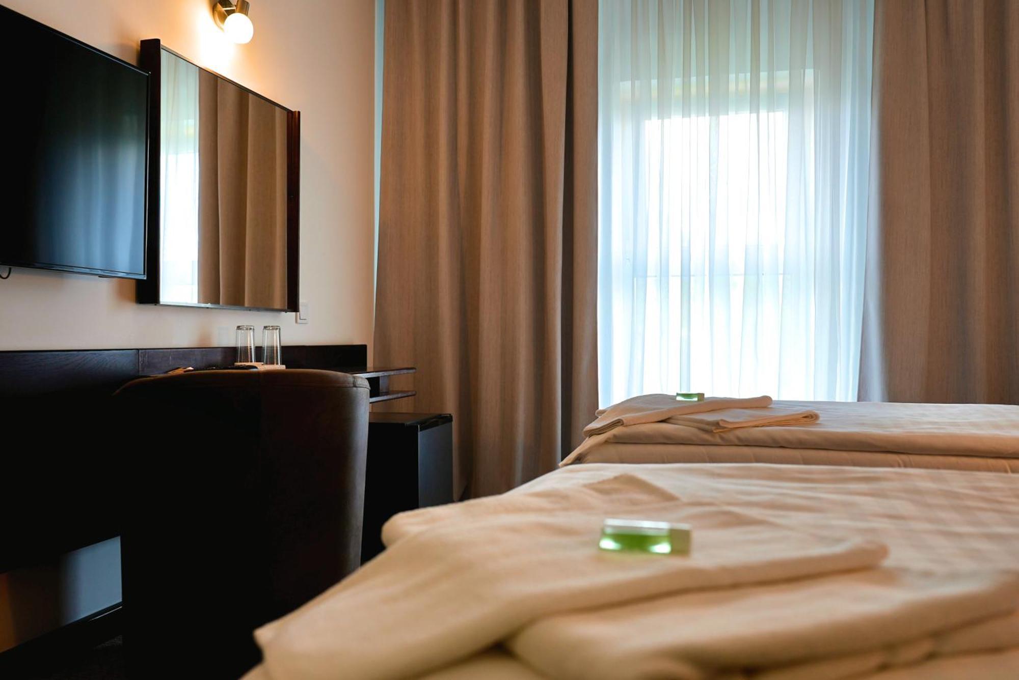 Hotel Merkur - Jablonec Nad Nisou Kültér fotó