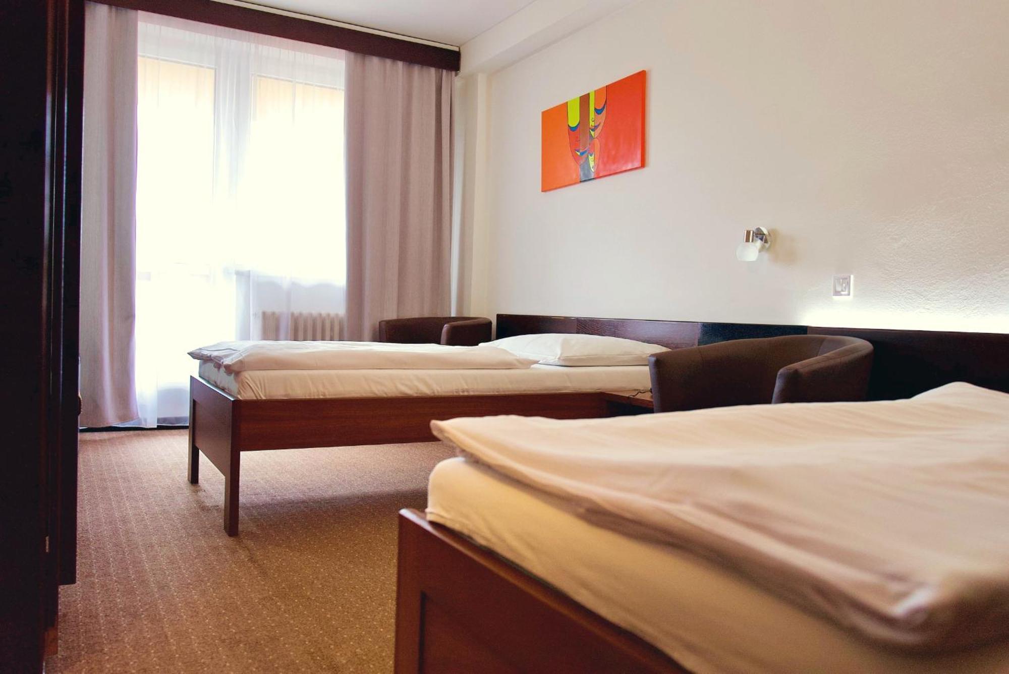 Hotel Merkur - Jablonec Nad Nisou Kültér fotó