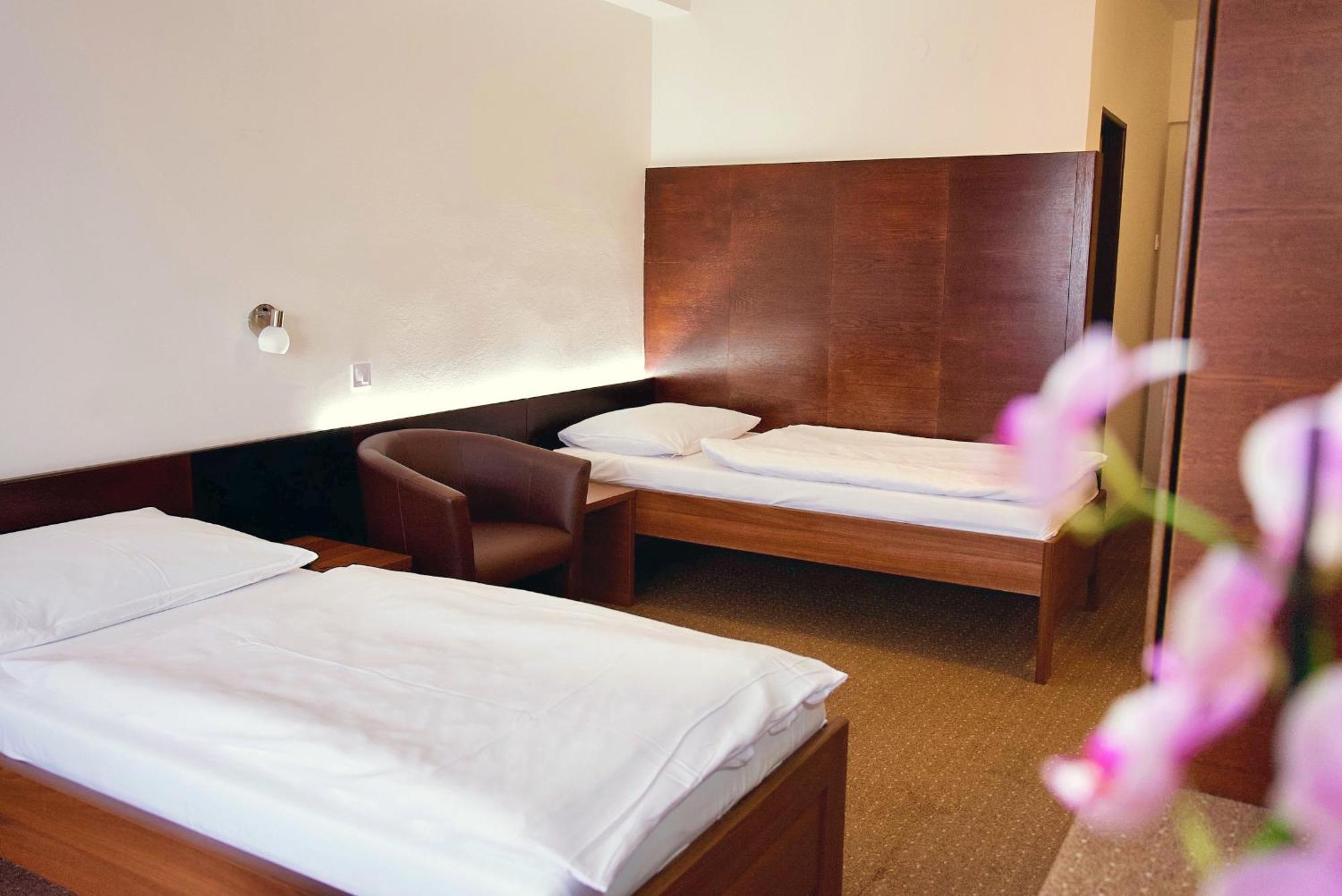 Hotel Merkur - Jablonec Nad Nisou Kültér fotó