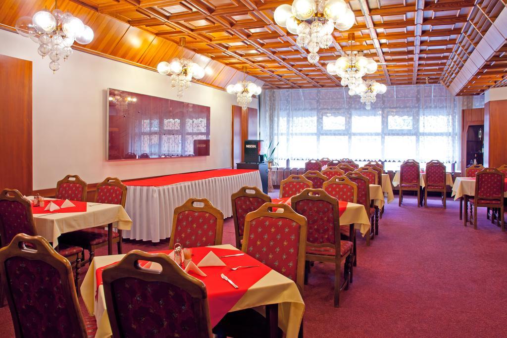 Hotel Merkur - Jablonec Nad Nisou Kültér fotó