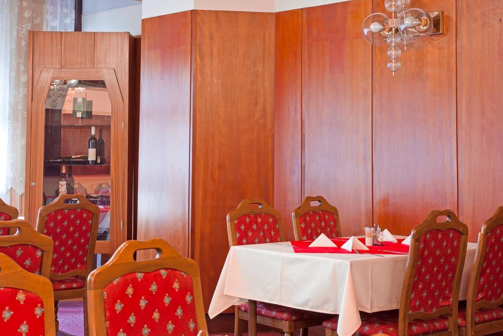 Hotel Merkur - Jablonec Nad Nisou Kültér fotó