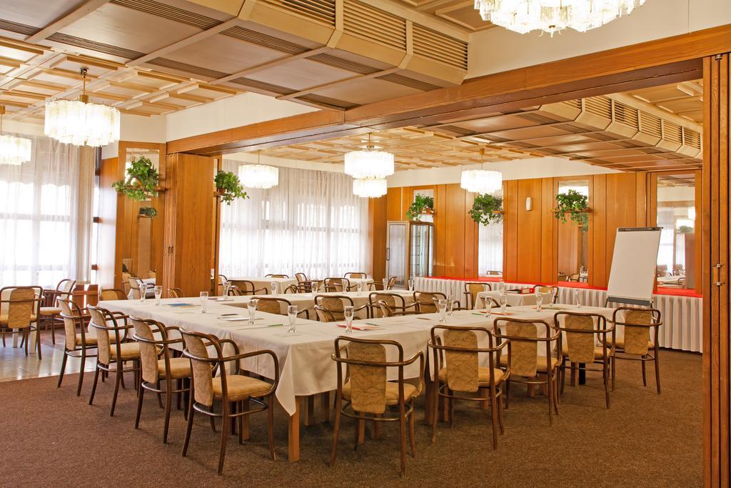 Hotel Merkur - Jablonec Nad Nisou Kültér fotó