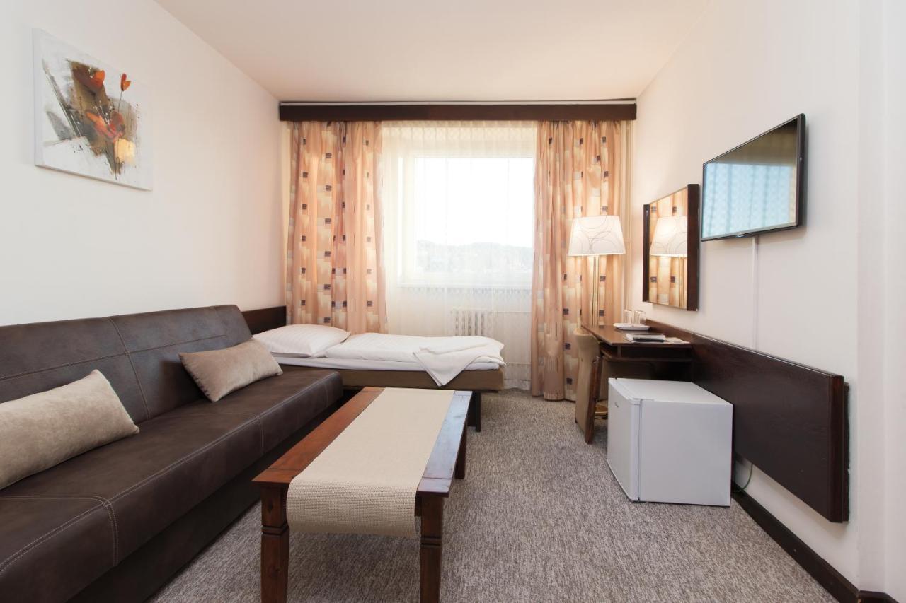 Hotel Merkur - Jablonec Nad Nisou Kültér fotó
