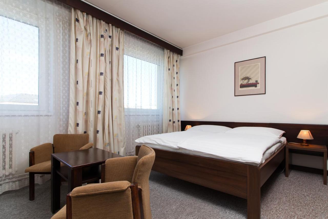 Hotel Merkur - Jablonec Nad Nisou Kültér fotó