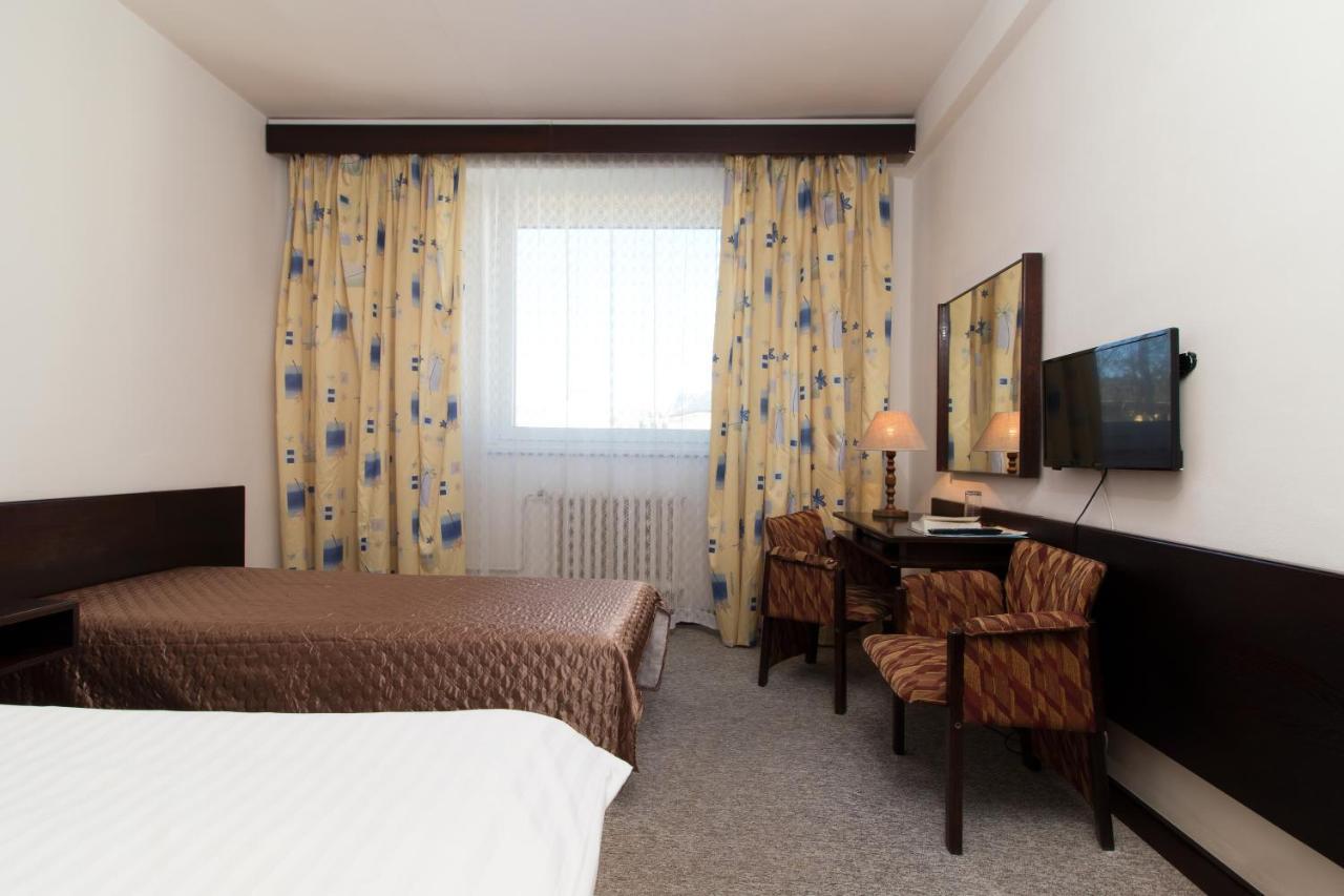 Hotel Merkur - Jablonec Nad Nisou Kültér fotó