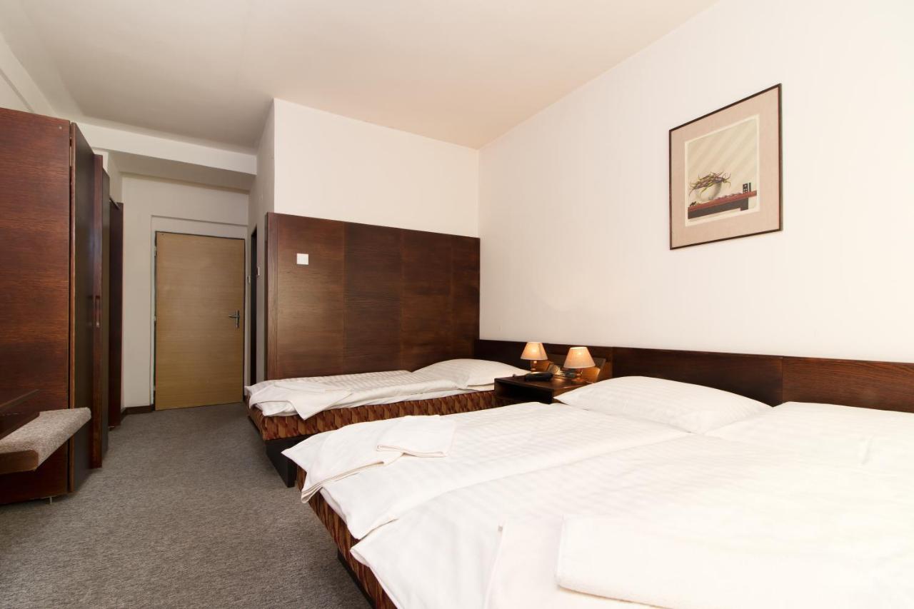 Hotel Merkur - Jablonec Nad Nisou Kültér fotó
