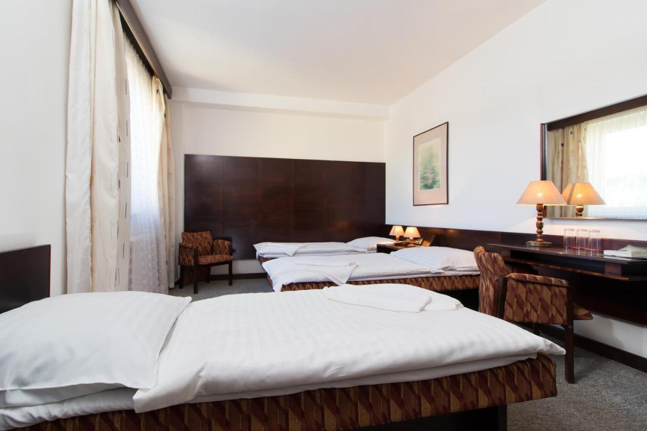 Hotel Merkur - Jablonec Nad Nisou Kültér fotó