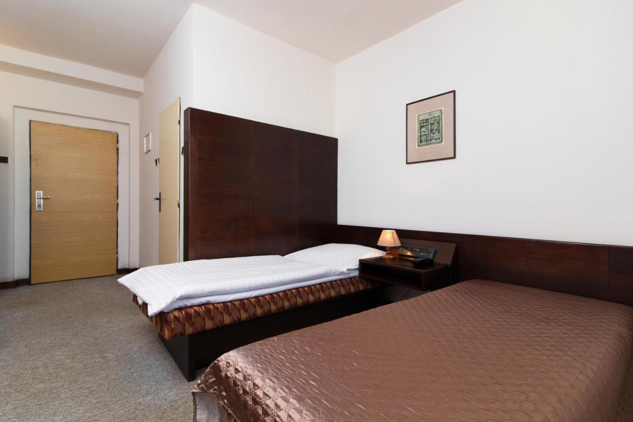 Hotel Merkur - Jablonec Nad Nisou Kültér fotó